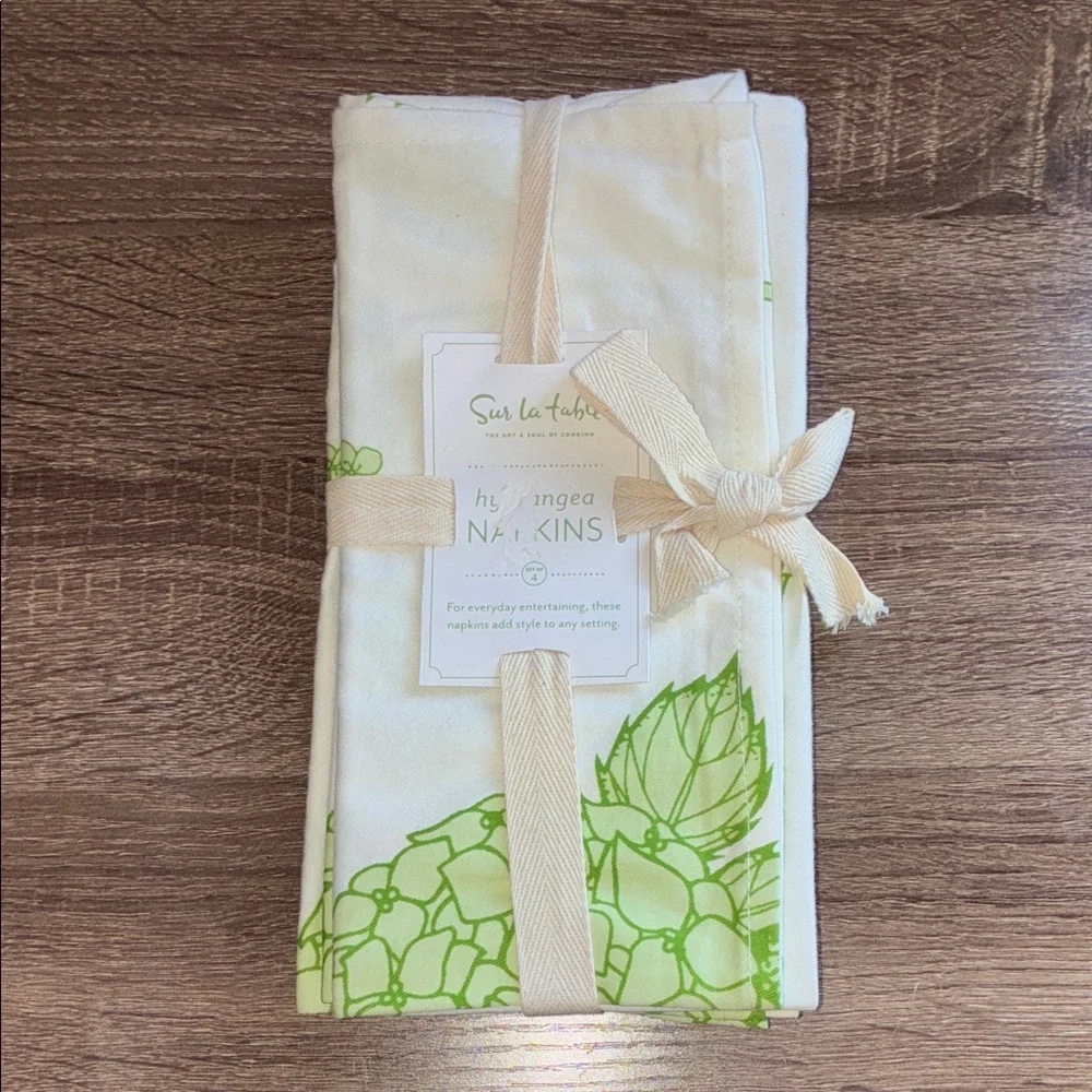 NWT Sur La Table Green Hydrangeas Set of 4 Napkins